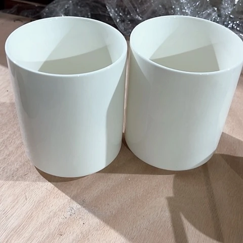 微瑕，不能明火，口径10高度12，2个白色筷子筒没有底座