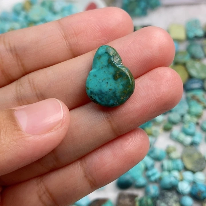 绿松石未镶嵌珠宝奇石