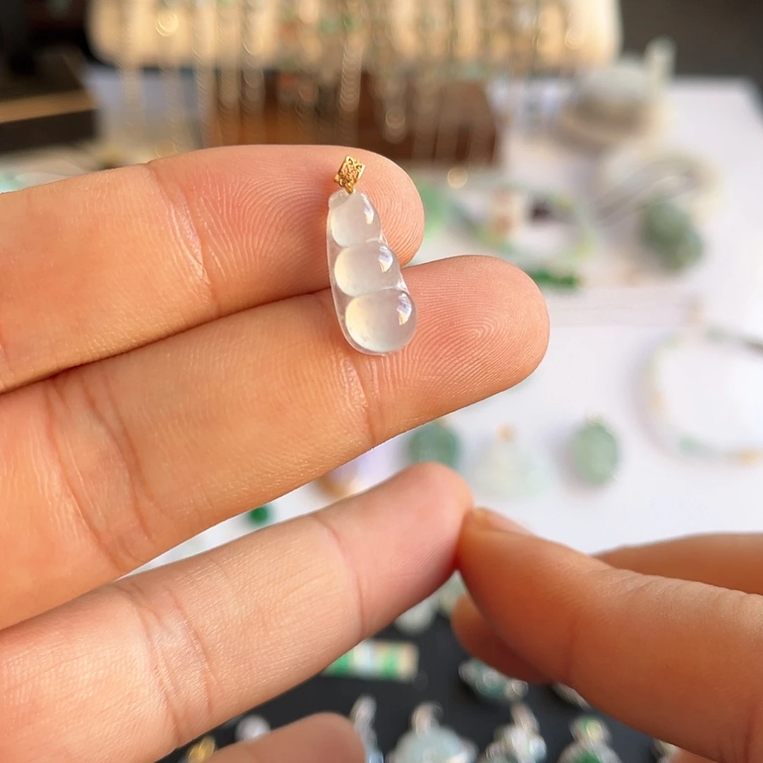 颈饰18K金镶嵌翡翠福利