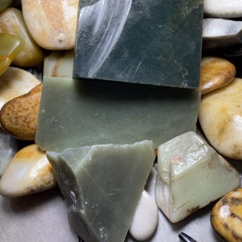 未镶嵌和田玉（糖玉）挂件