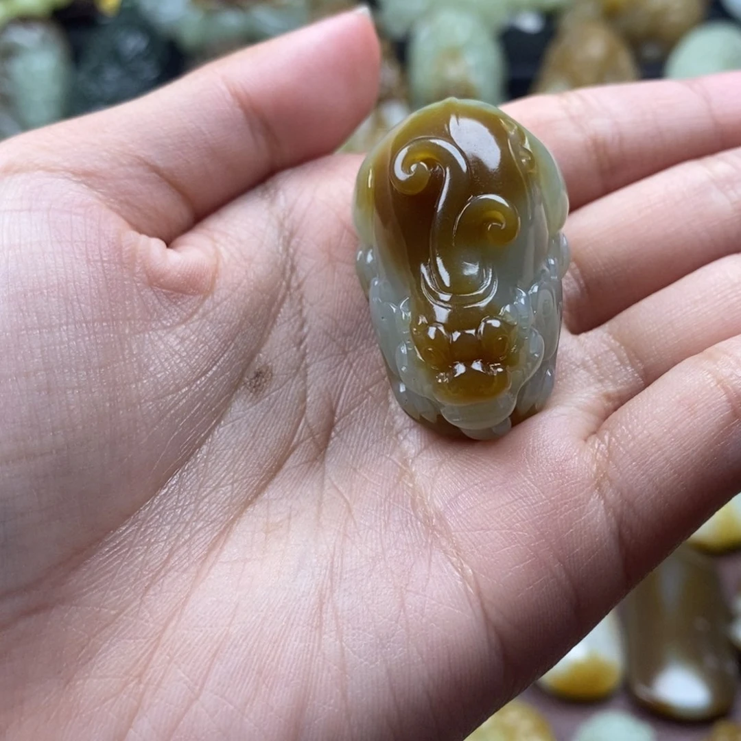 吊坠(不含链)未镶嵌和田玉（糖玉）雄**
