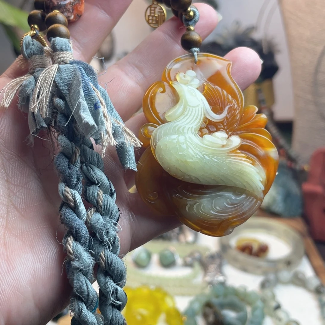 未镶嵌蛇纹石玉吊坠