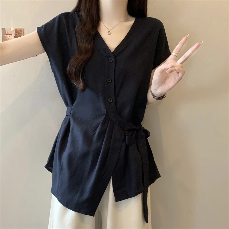 大码女装遮肚子设计感斜扣V领衬衫女夏季胖妹妹宽松显瘦正肩上衣