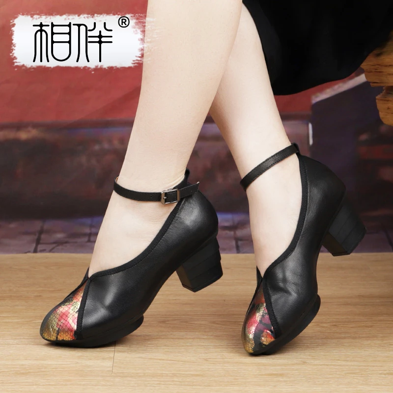 相伴复古真皮手工女士单鞋国风中老年宫廷拼色粗跟高跟鞋53037