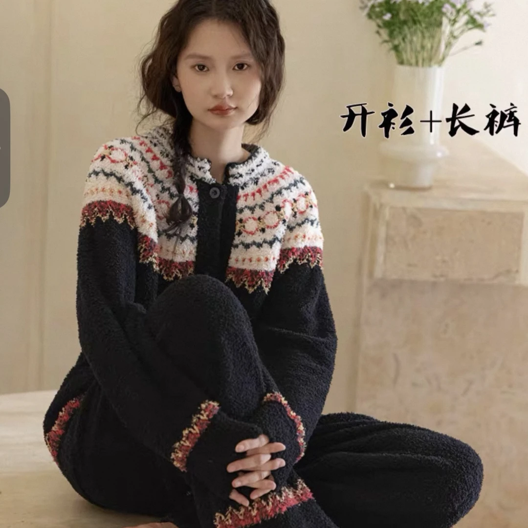族玛士女士秋冬开衫款民族风半边绒加厚保暖可外穿睡衣套装