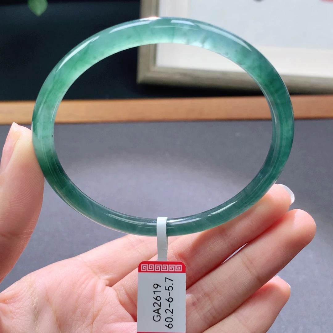 翡翠手镯未镶嵌天然翡翠手镯