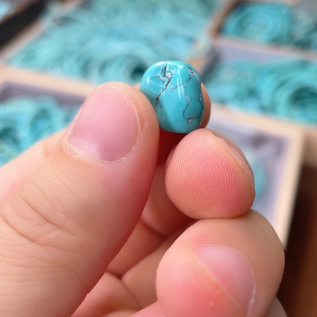 绿松石未镶嵌颈饰