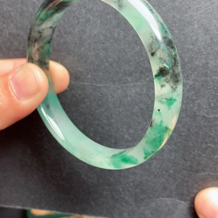 未镶嵌手镯石英质玉