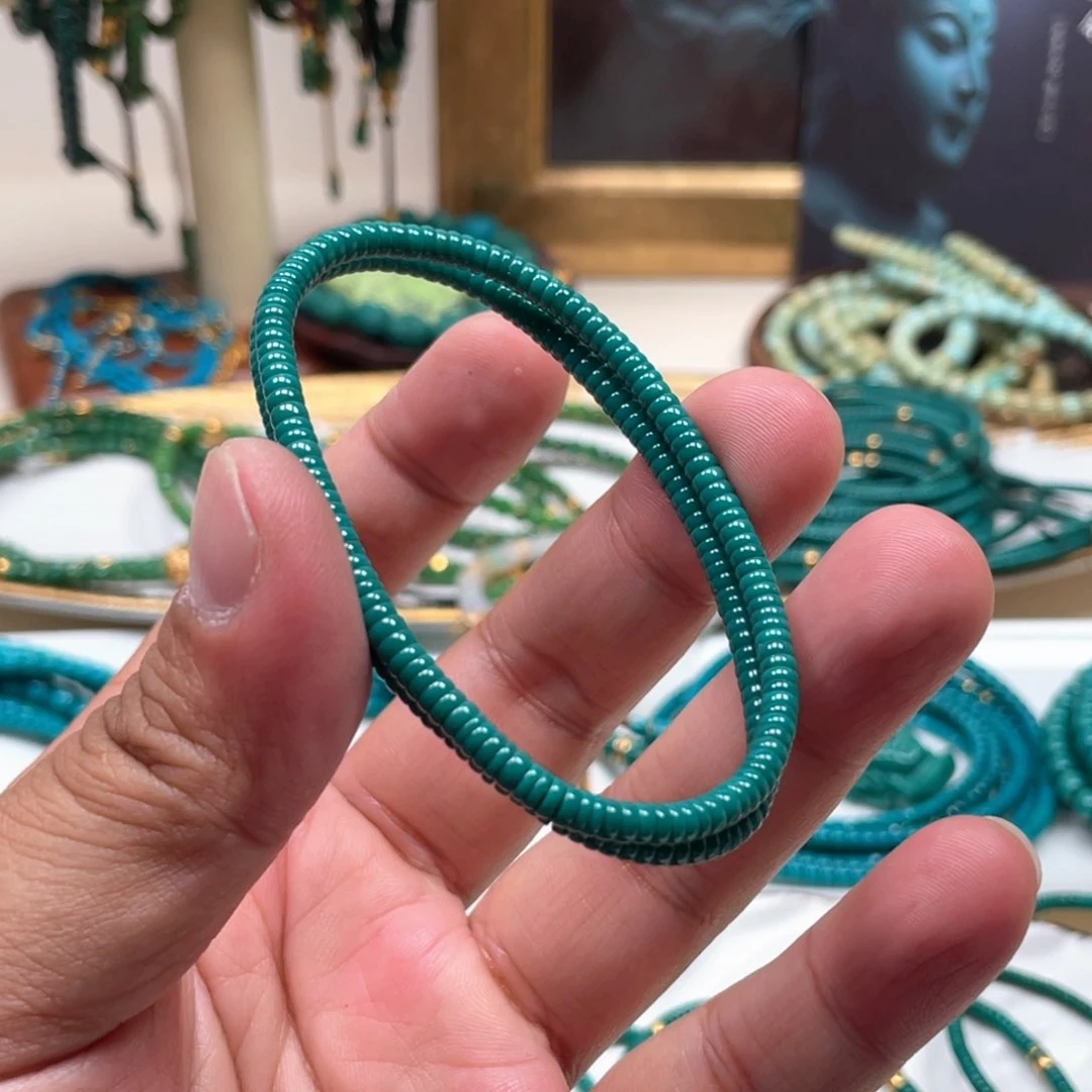 爱***思绿松石未镶嵌手串