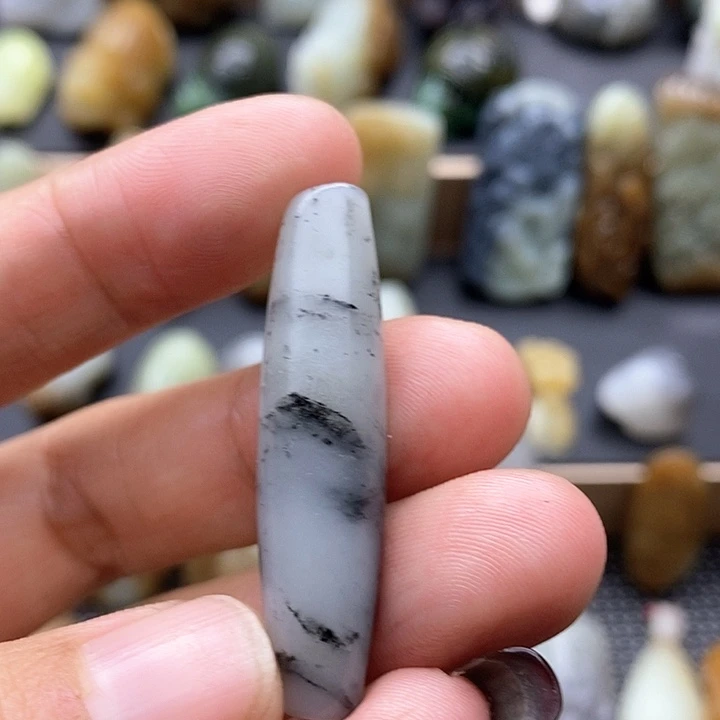 颈饰未镶嵌和田玉（糖玉）