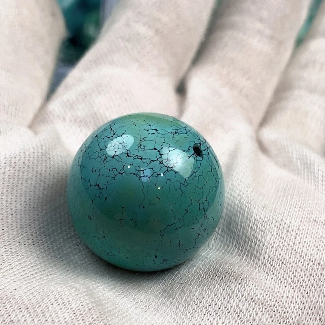 靠***。绿松石未镶嵌配饰