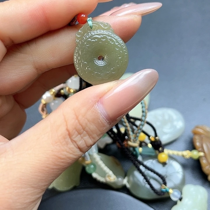 【闪购商品】颈饰未镶嵌和田玉