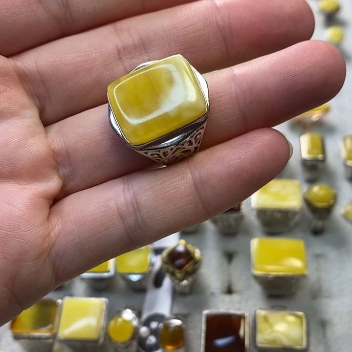 银S925镶嵌琥珀戒指