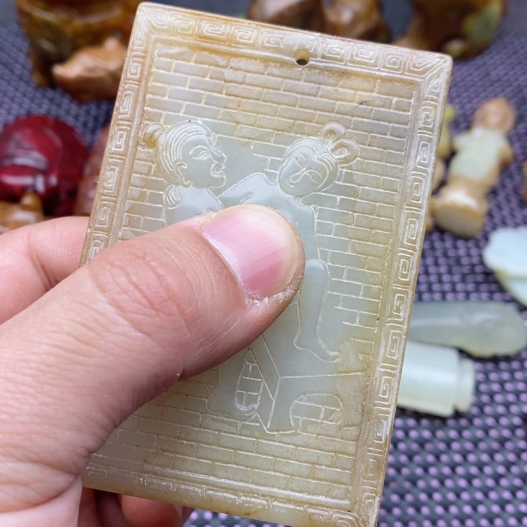 蛇纹石玉颈饰未镶嵌