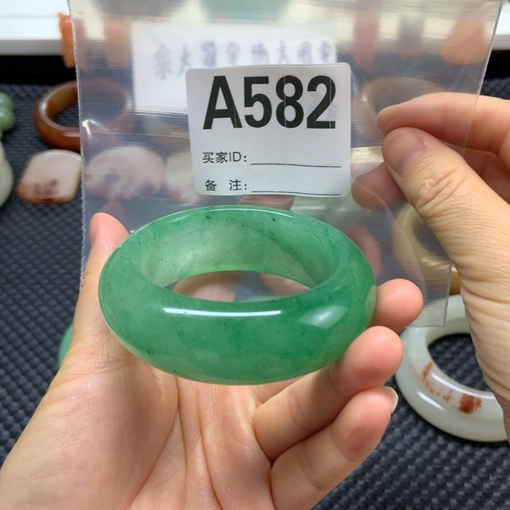 木***鱼石英质玉未镶嵌手镯