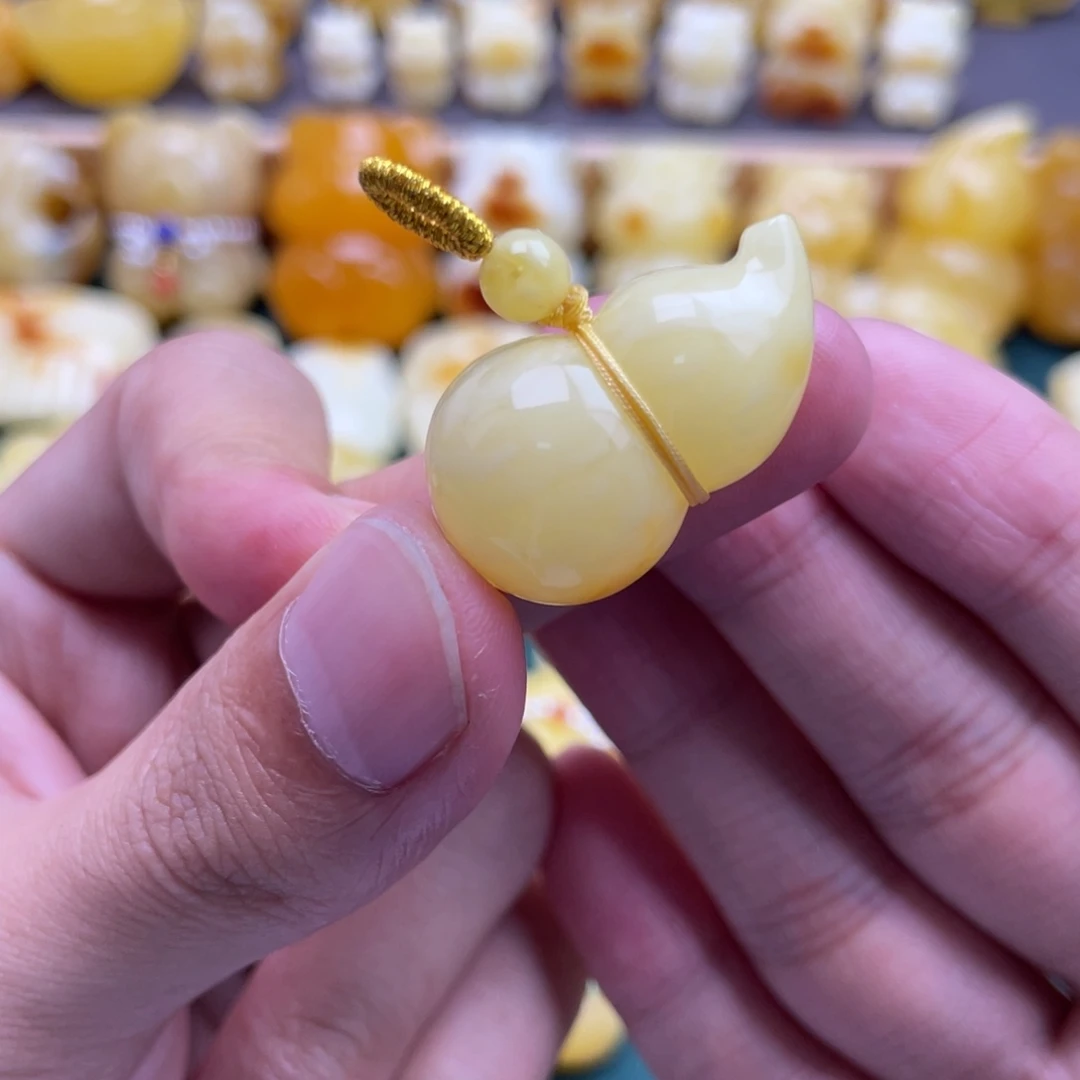 流***殇琥珀未镶嵌裸石蜜蜡