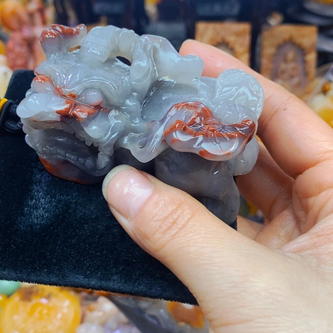 未镶嵌石英质玉（黄龙玉）颈饰
