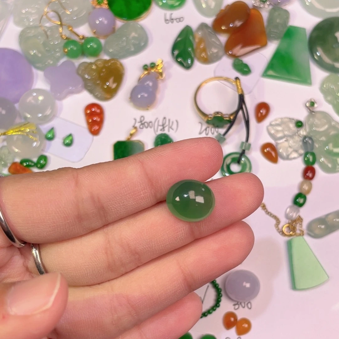 翡翠未镶嵌颈饰裸石