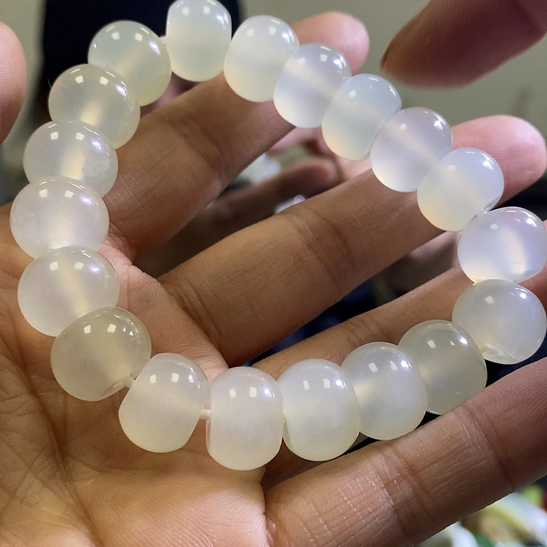 岫玉未镶嵌手链一个