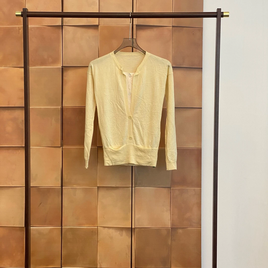 99新 Hermes/爱马仕 浅黄色羊绒针织开衫/34码/99新/30184 无领标