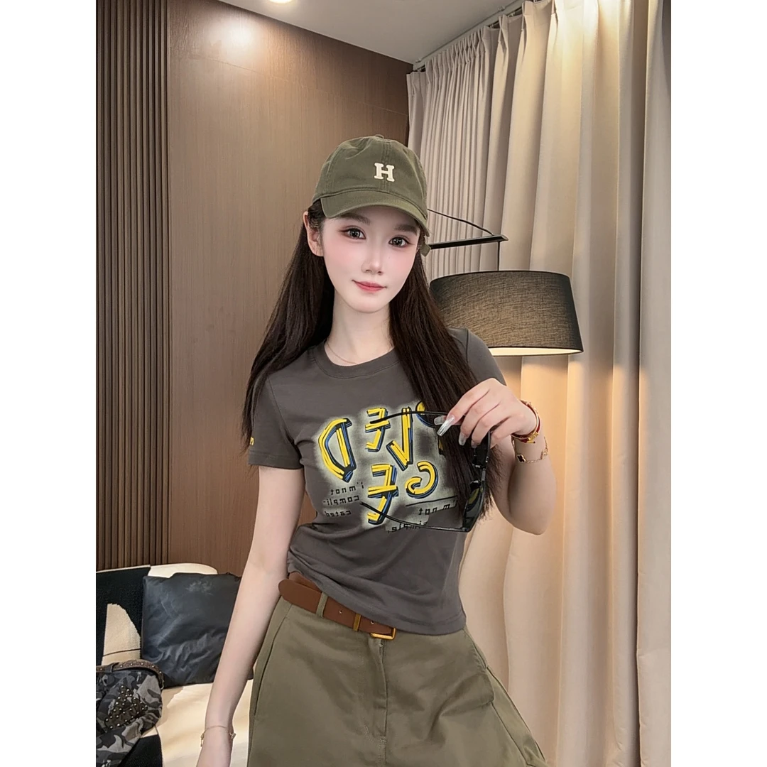 小璇 ·  【留白单词】夏季个性百搭短袖设计感休闲T恤时尚上衣女242