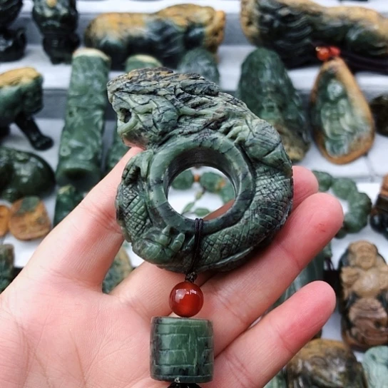 未镶嵌岫岩河磨玉（透闪石质玉）把件