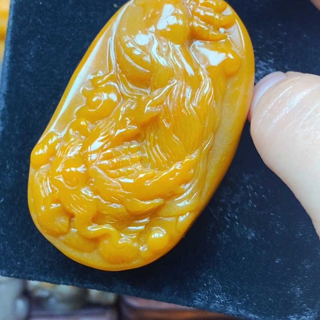 未镶嵌石英质玉（黄龙玉）颈饰