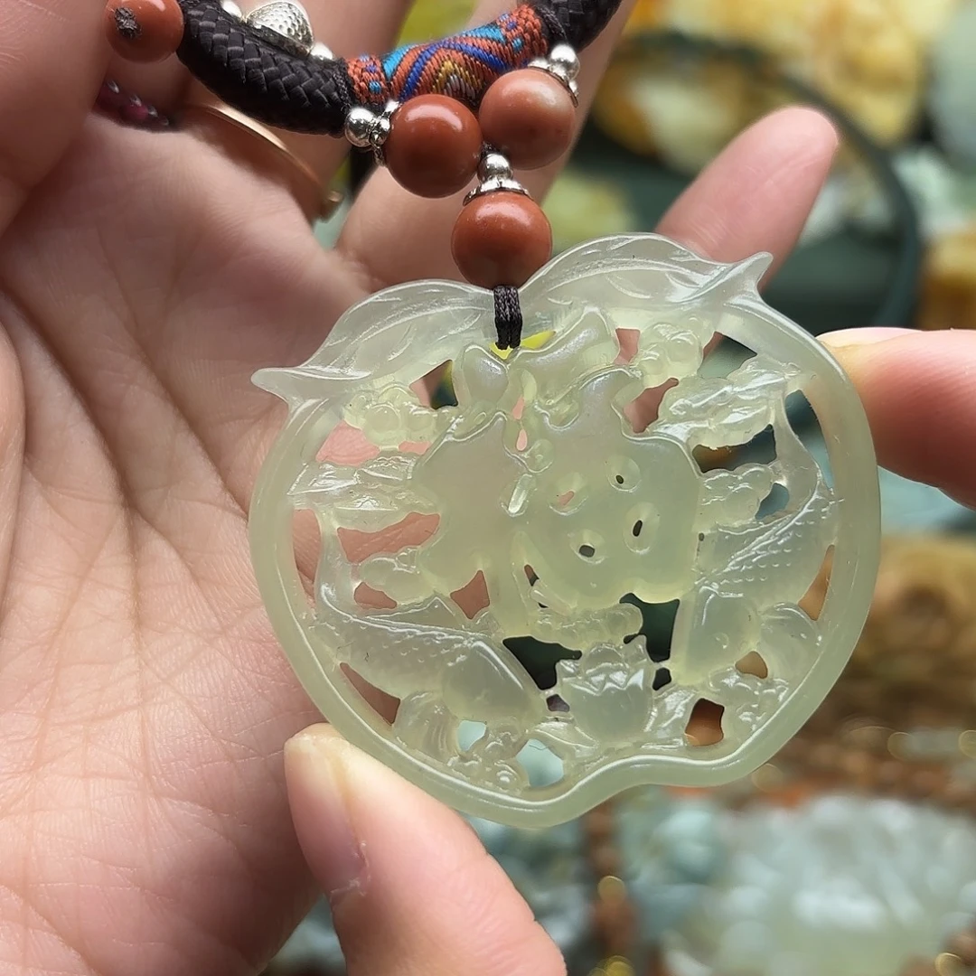 蛇纹石玉未镶嵌颈饰