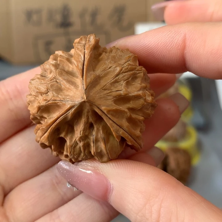 ****饭文玩核桃吊坠异形单只，有瑕疵