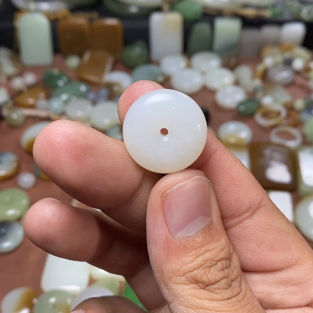 和田玉吊坠(不含链)未镶嵌ღ****刘