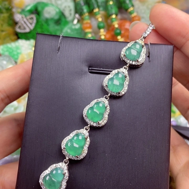 翡翠未镶嵌吊坠(赠链)