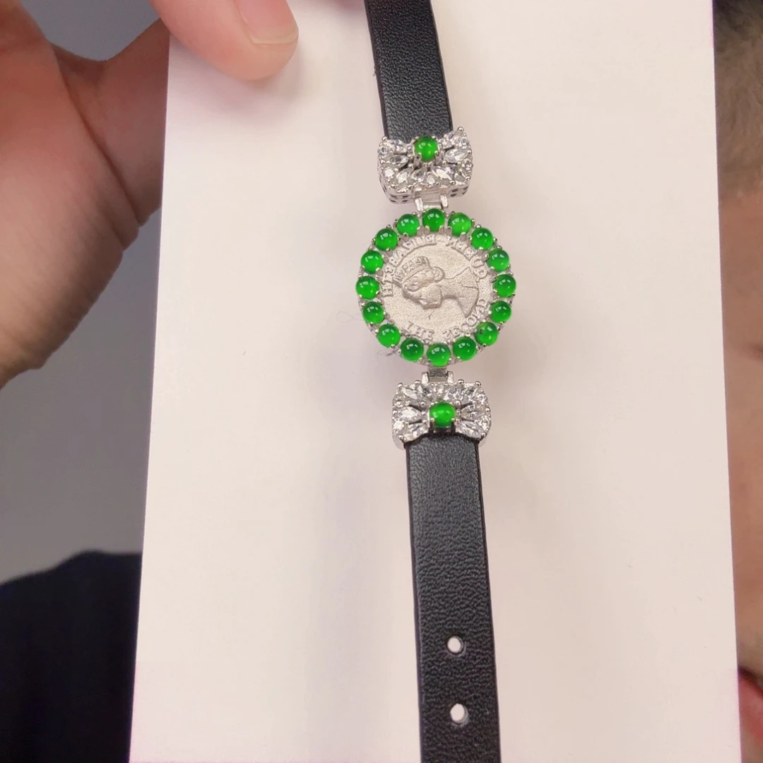 翡翠颈饰未镶嵌一件