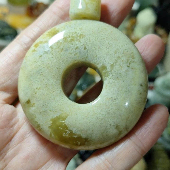 岫玉未镶嵌平安扣
