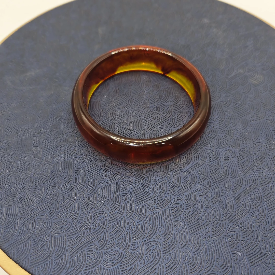 687百搭款血药珀手镯