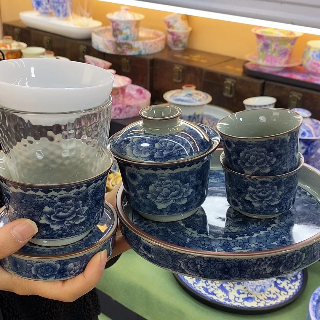 盖碗里的水煮开后放入