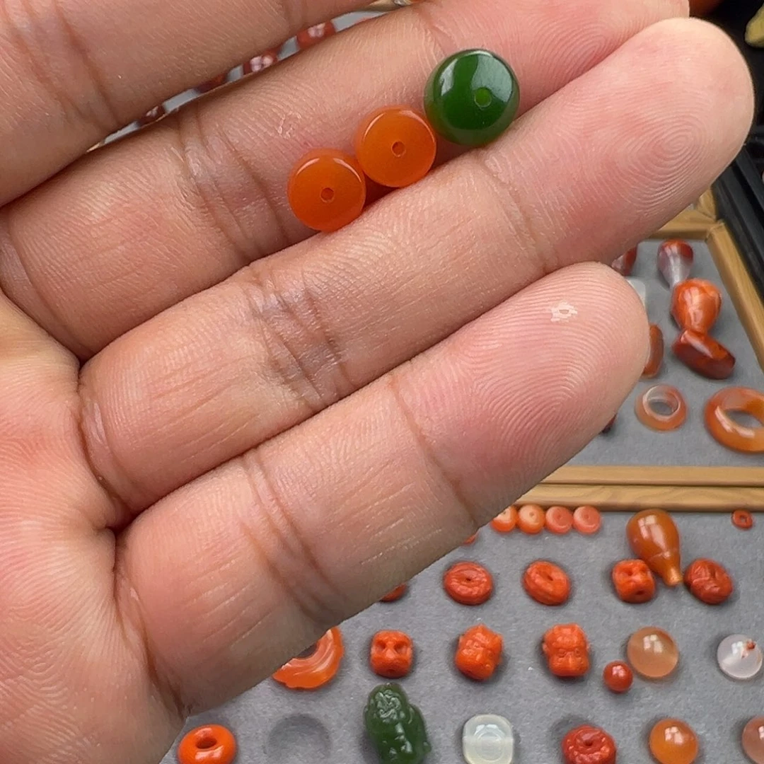 玩***山南红玛瑙未镶嵌珠宝奇石