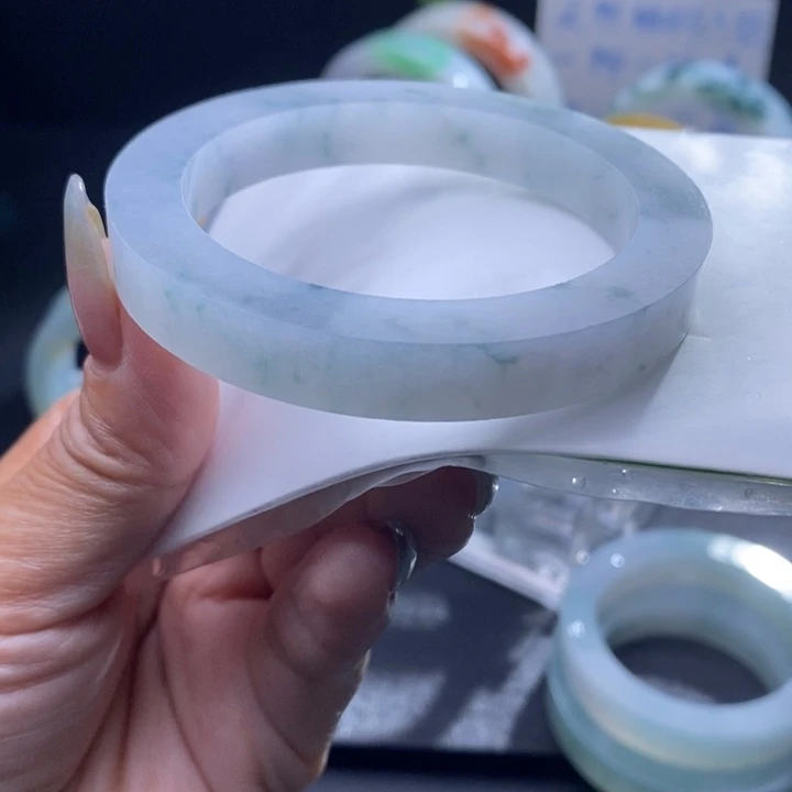 定制翡翠未镶嵌翡翠手镯