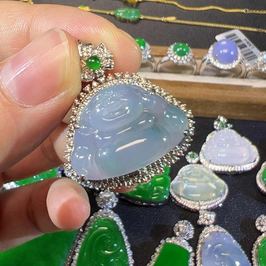 翡翠18K金镶嵌颈饰