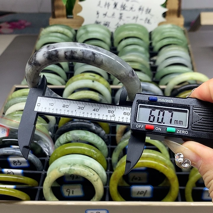 未镶嵌蛇纹石玉手镯90