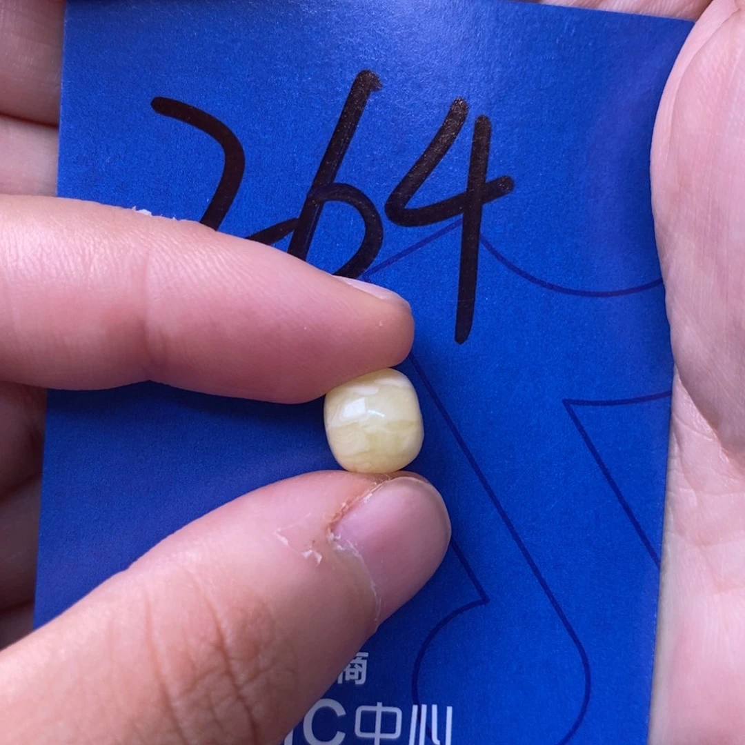未镶嵌蜜蜡裸石卓****饰蜜蜡