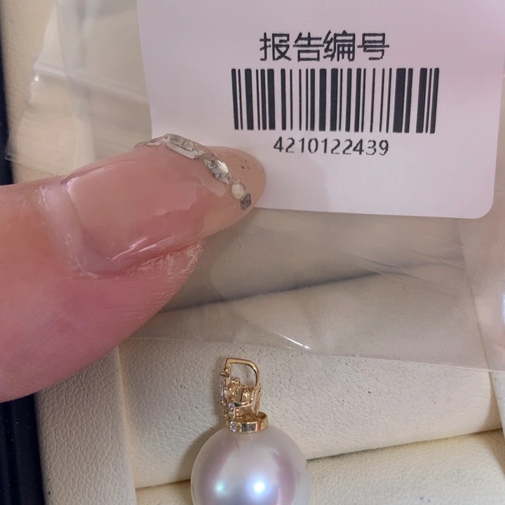 颈饰18K金镶嵌海水珍珠