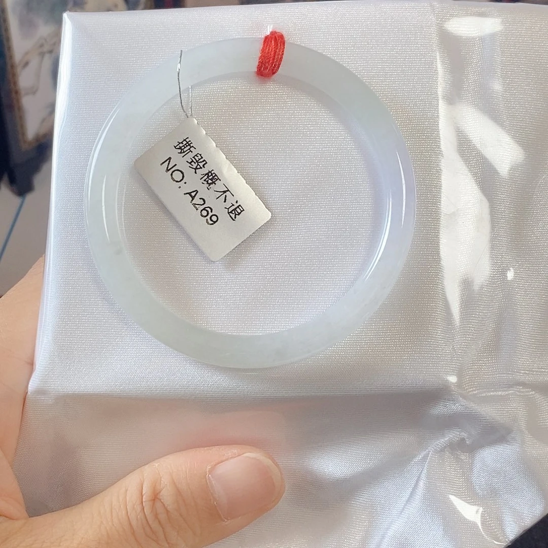 翡翠未镶嵌手镯（圆镯）51