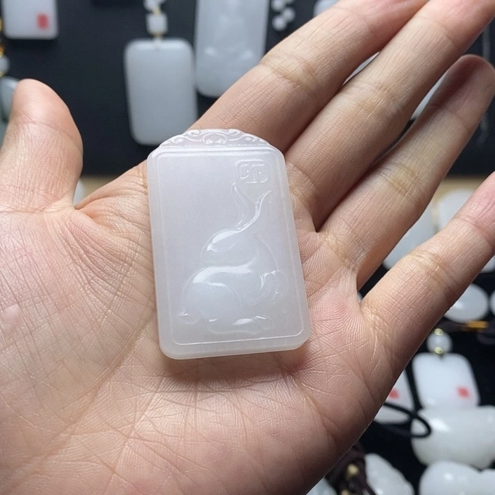 石英质玉颈饰未镶嵌“****！