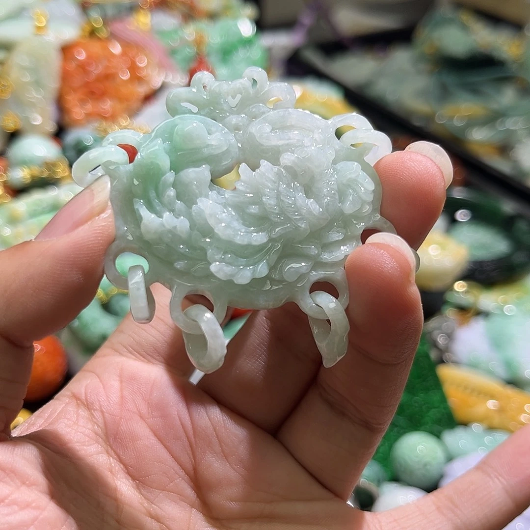 翡翠未镶嵌颈饰待编织