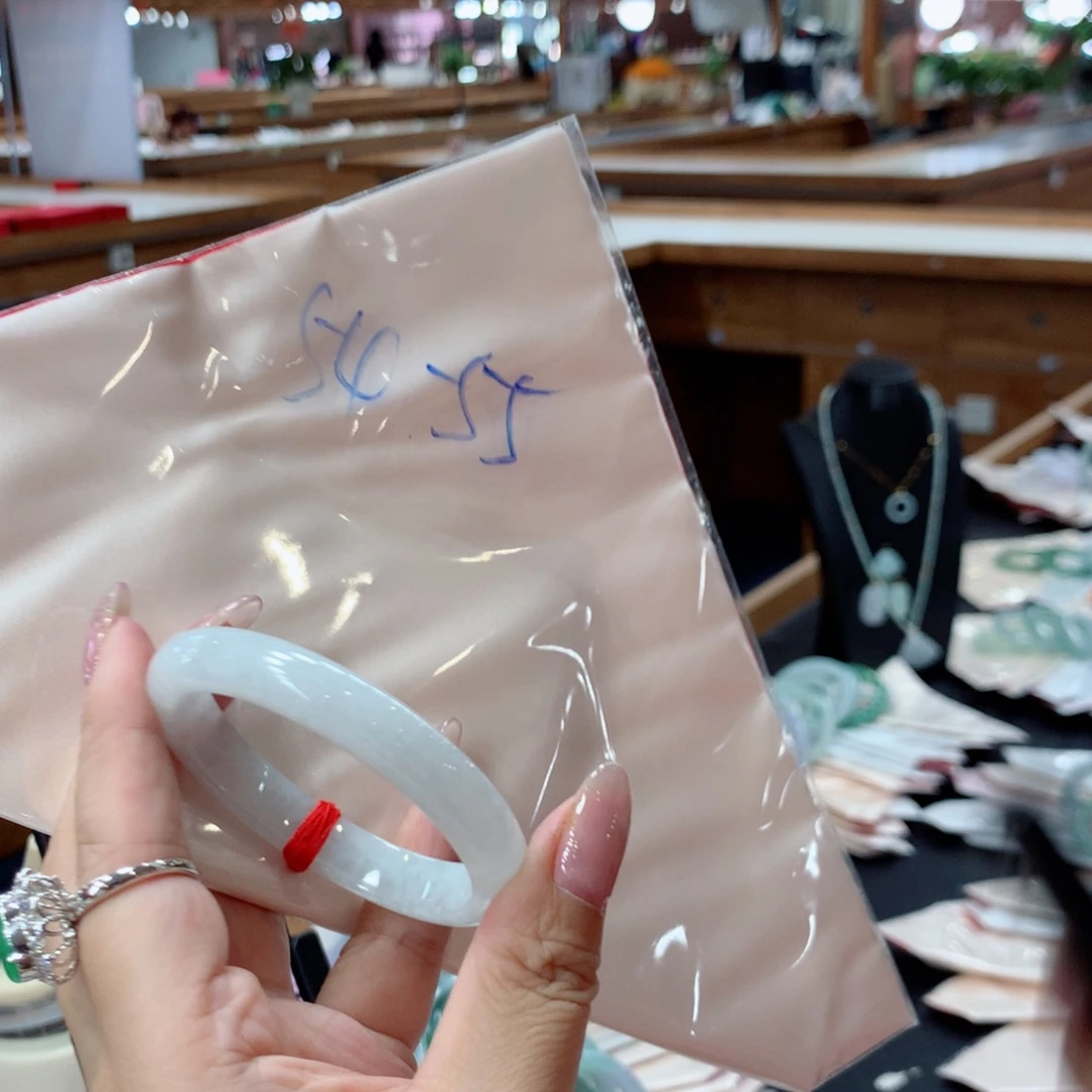 翡翠未镶嵌手镯48小时鉴赏