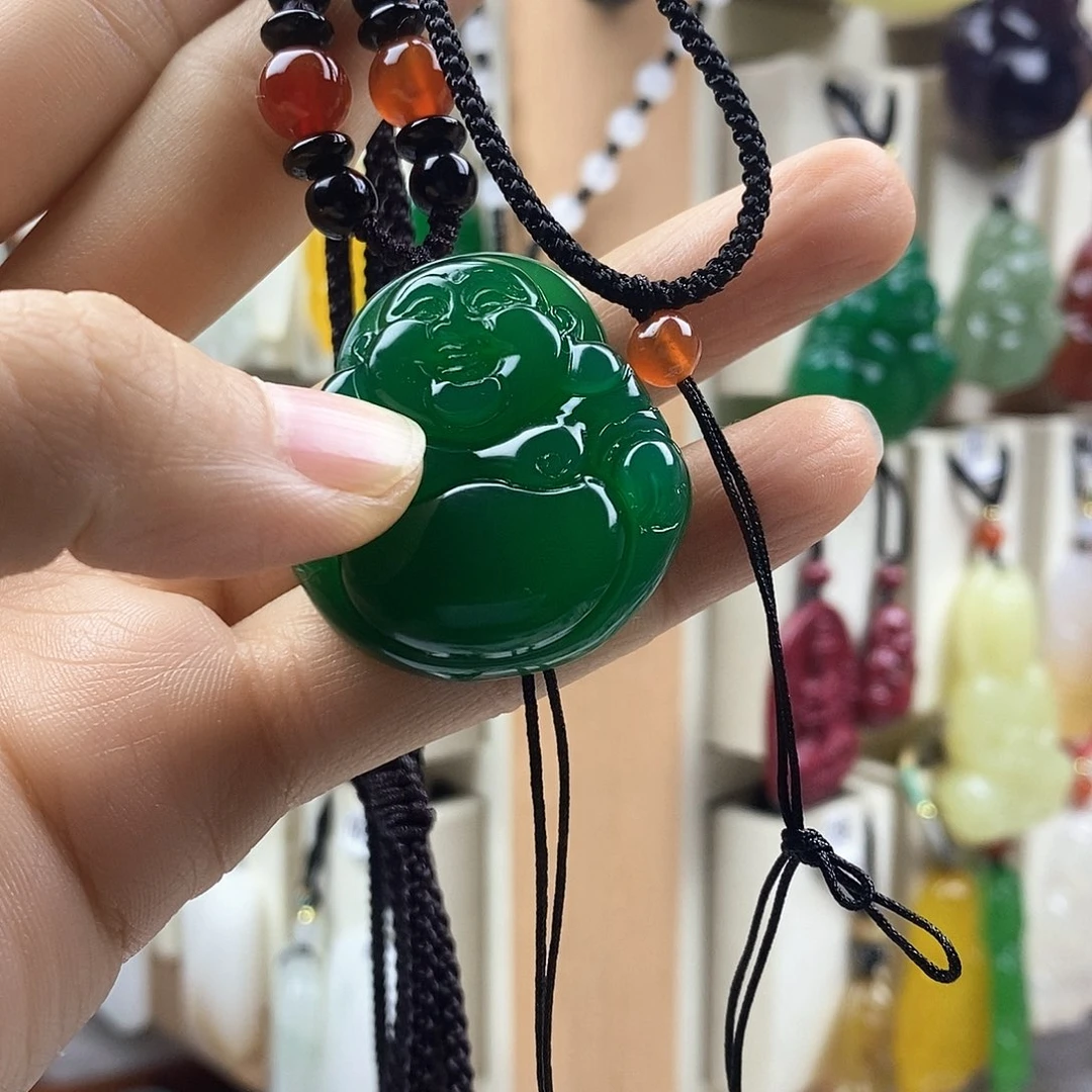 蒂***娜石英质玉未镶嵌颈饰