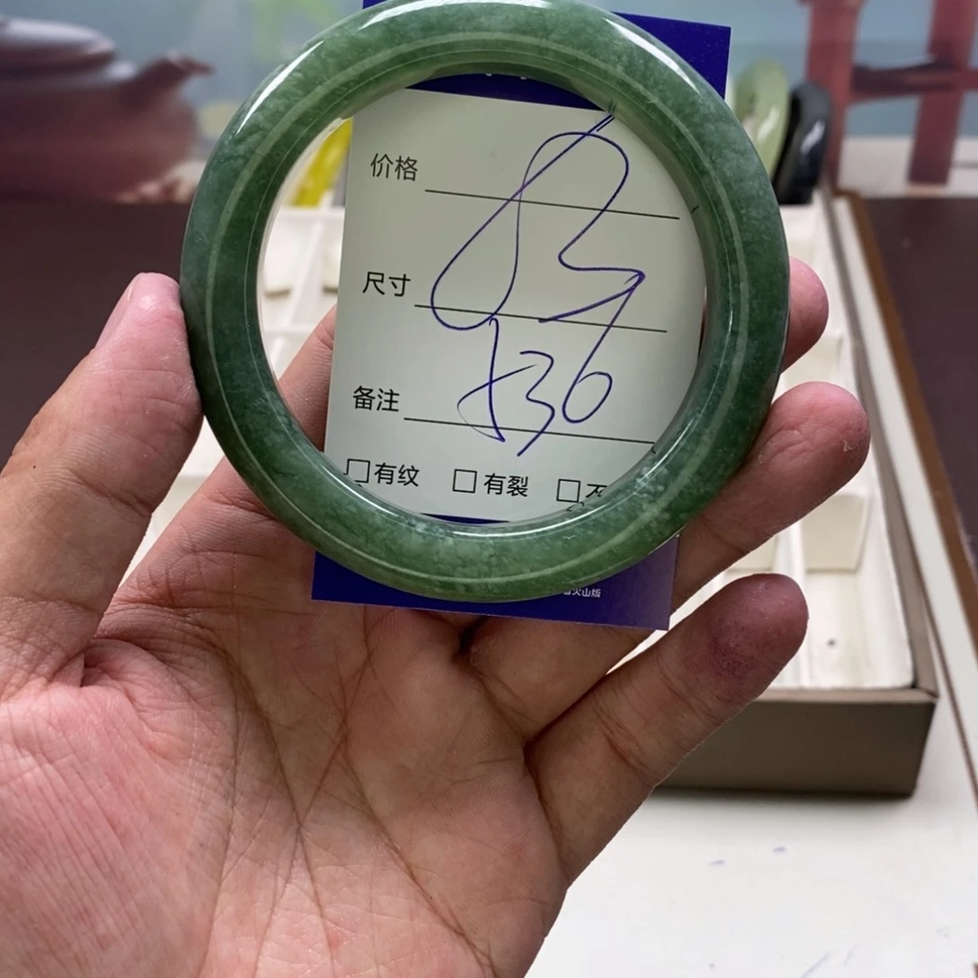 蛇纹石玉手镯未镶嵌