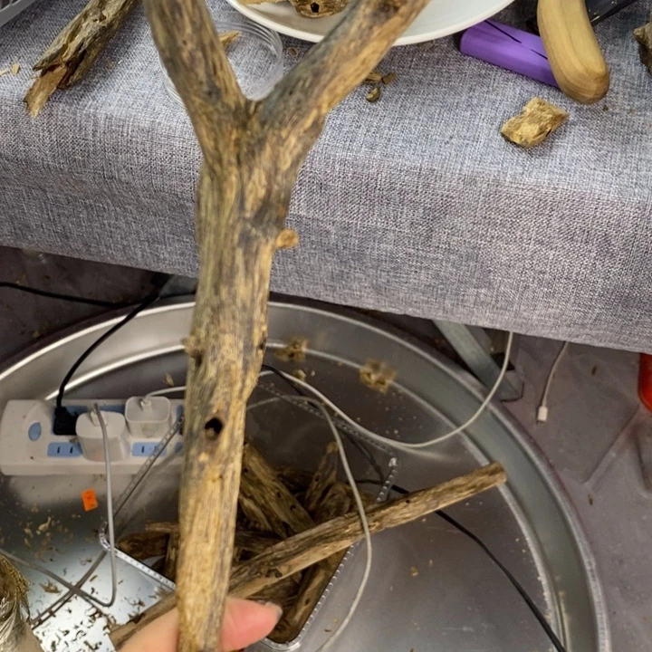 沉香碎屑沉香原材料
