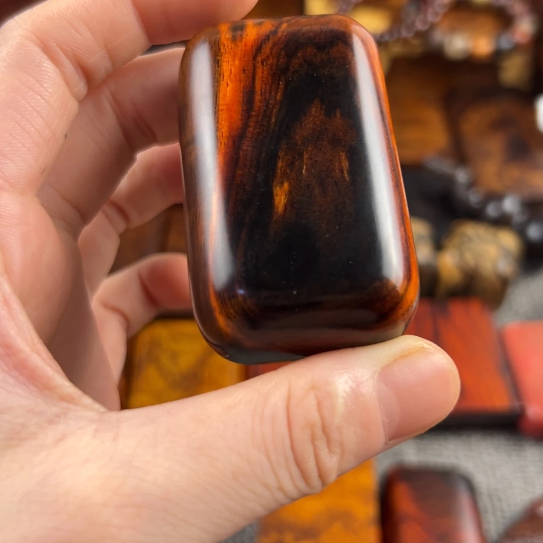 悉***悉大红酸枝龙鳞手把件