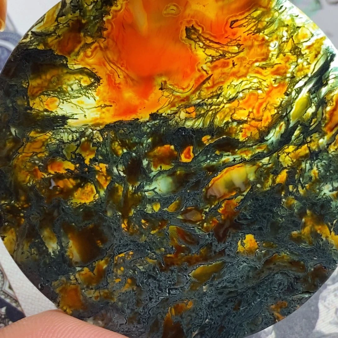 嘉***）玛瑙/玉髓未镶嵌颈饰